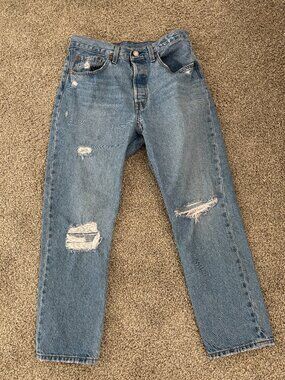 Levi's Wedgie Fit Straight Leg Jeans in a Distressed Look - Size W30 L28